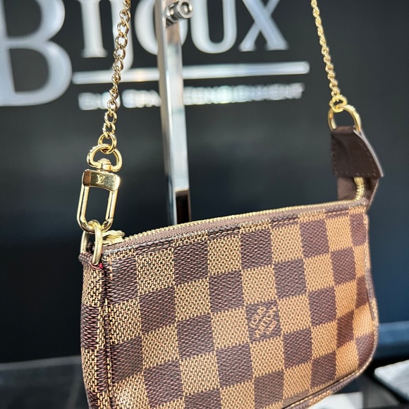 Louis Vuitton Mini Pochette Accessories - Picture 6 of 9